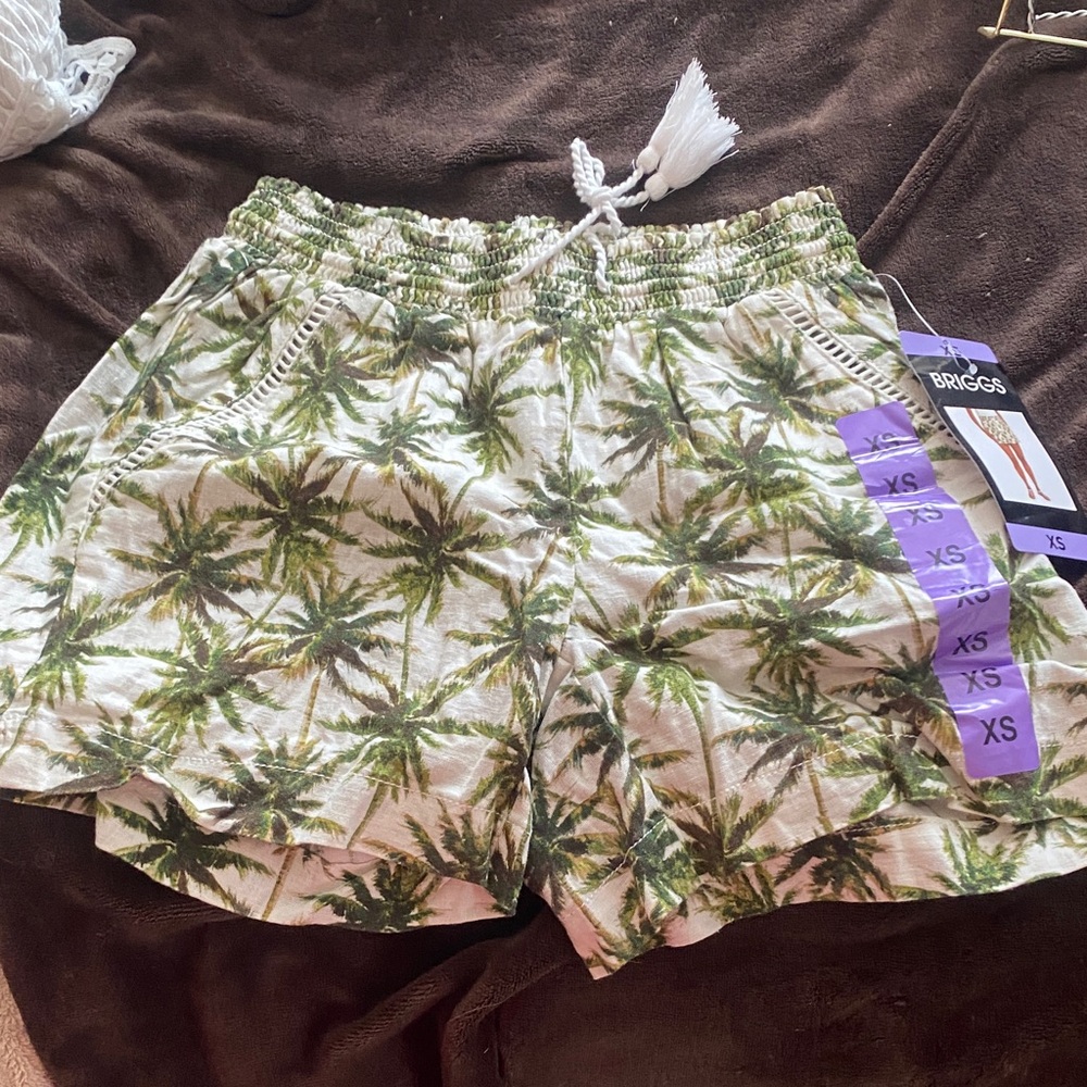 Briggs New York Women's Tropical Palm Shorts - Green and White